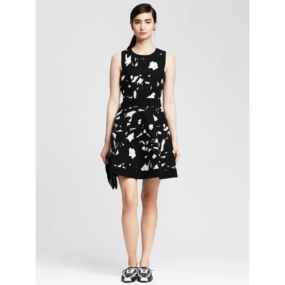 Banana Republic Dress Black White Textured Floral Fit Flare Sleeveless - Picture 1 of 13